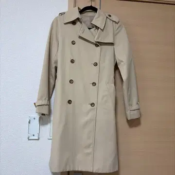 베이지 트렌치코트 더블 브레스트