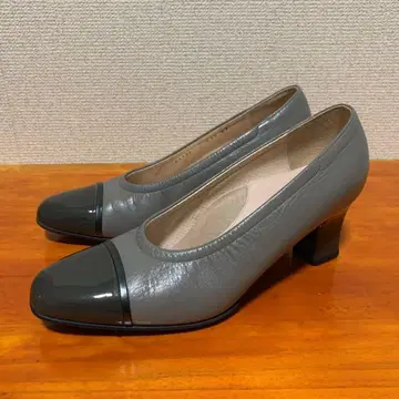 새상품급 긴자 요시노야 펌프스 그레이 22.5cm