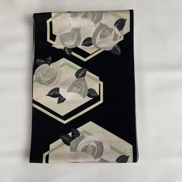 동백꽃과 헌상 패턴의 낮밤 오비