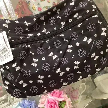 새상품 택 포함 엠즈 그레이시 꽃무늬 숄더백 블랙