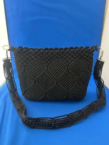 마크라메 뜨기 숄더백 블랙