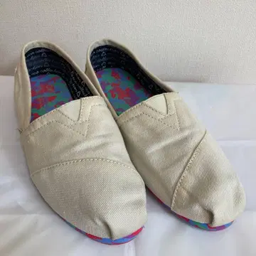 TOMS 슬립온 크림색