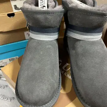 [ 박스 포함 ] 다크 그레이 어그 부츠 비즈 장식 포함