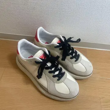 화이트/그레이/레드 스니커즈