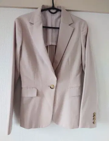 리틀 시크 베이지 테일러드 자켓 여성용