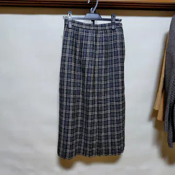 JAIGER 네이비와 베이지 체크 무늬 롱 스커트