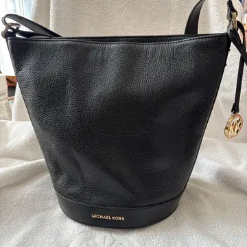 MICHAEL KORS 블랙 가죽 숄더백
