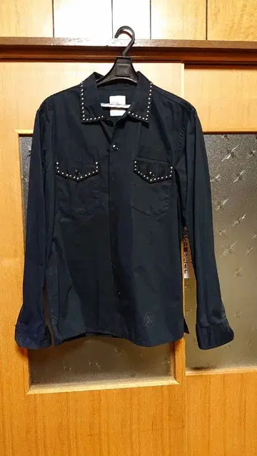 유니폼 익스페리먼트 스터드 셔츠 사이즈 2 블랙