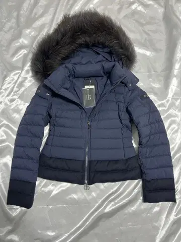 새상품 타트라스 TATRAS VARENA 나 다운 자켓 네이비