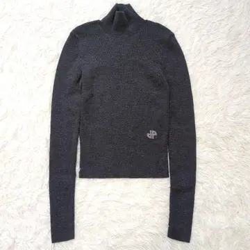 현행 새상품급 PATOU 원포인트 로고 하이넥 리브 니트