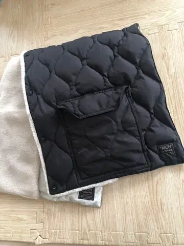 새상품급 TAION 밀리터리 리버서블 다운 스톨 블랙 x 화이트