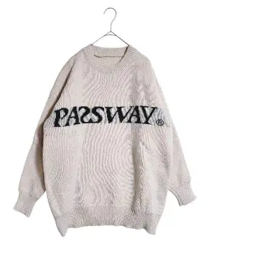 라이트 베이지 로고 크루넥 니트 풀오버 F 오버 사이즈 루즈핏