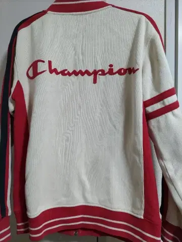 90년대 레트로 챔피온, 실제로는 남성용 L 사이즈로 여성이 활용