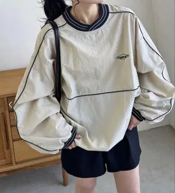 디스코트 나일론 배색 라인 오버 프리 그레이쉬 베이지