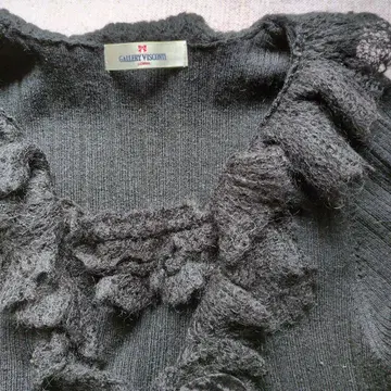 GALLERY VISCONTI 프릴 긴팔 스웨터