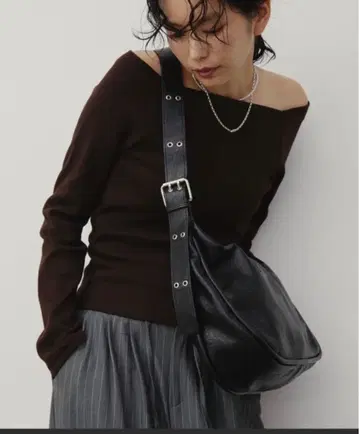 새상품 택 포함 블랙 가죽 숄더백