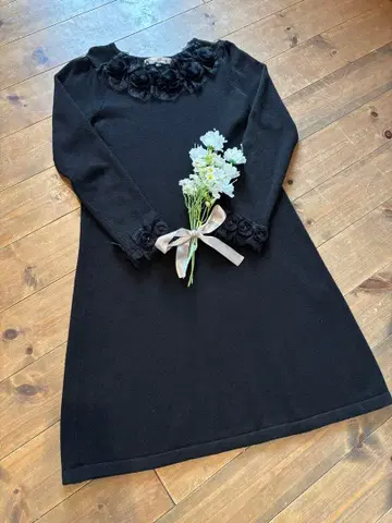 슈퍼 뷰티 플라워 모티브 원피스 블랙 긴팔 40 M 고급