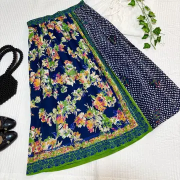 [ 새상품급 ] Alluge 알루주 꽃무늬 플레어 롱 스커트 네이비