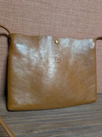 인비조네 브라운 가죽 숄더백