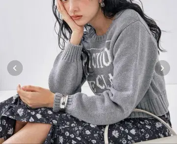 프로포션 바디 드레싱 캐주얼 로고 니트 그레이