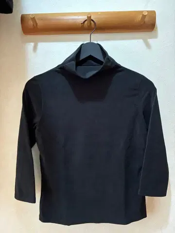 [ 새상품급 ] 유나이티드 애로우즈 블랙 하이넥 7부 소매