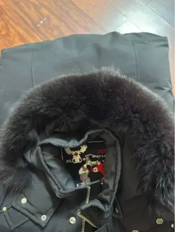 무스 너클스 블랙 다운 자켓 M 사이즈