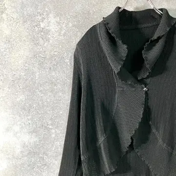 Femme de Coeur 가디건 긴팔 블랙 플리츠 무지