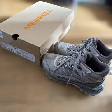 MERRELL 미들 컷 트레킹 슈즈 23.5 cm