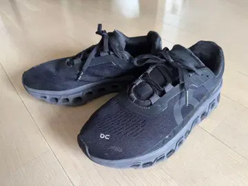 On 클라우드 몬스터 러닝화 블랙 25.5cm