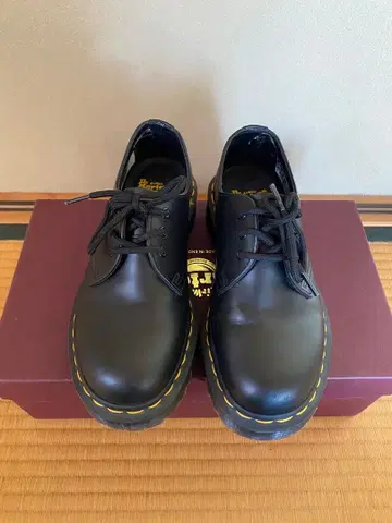 새상품급 닥터마틴 1461 3홀 EU37 (23cm)