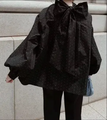 machatt 마차트 메모리 하이넥 리본 블라우스 BLKXWHT