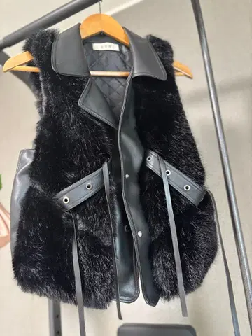 인조 모피 가죽 베스트/질레 블랙