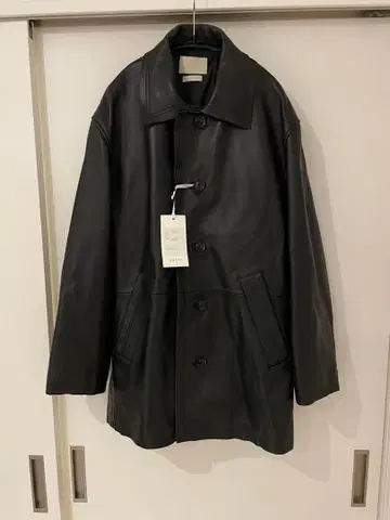 YOKE 컷오프 레더 카 코트 블랙