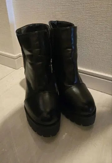 블랙 가죽 플랫폼 부츠