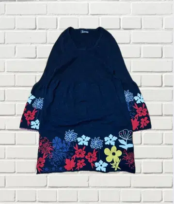 꽃무늬 소매 블랙 니트 튜닉 [ 무료배송 ]