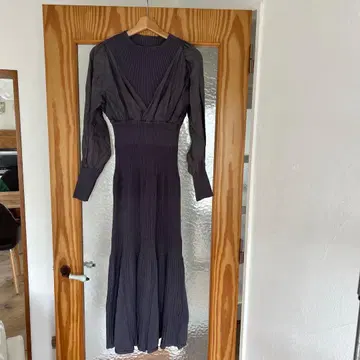 MERCURYDUO 다크 퍼플 플리츠 맥시 원피스