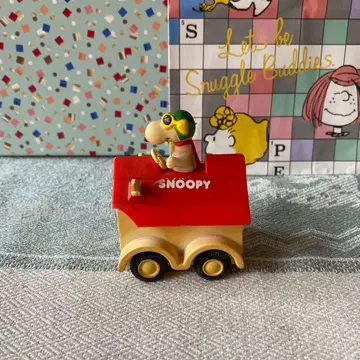 스누피 플라잉 에이스 도그 하우스 피규어