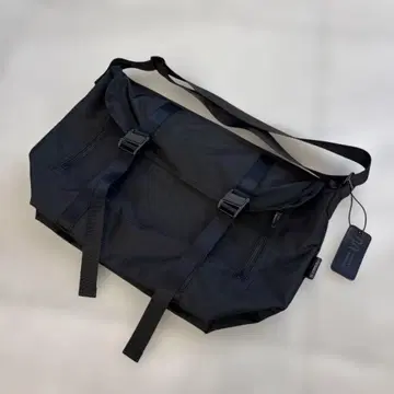 Shinzone AMIACALVA 메신저 백