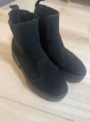 PUMA 통굽 첼시 부츠 블랙