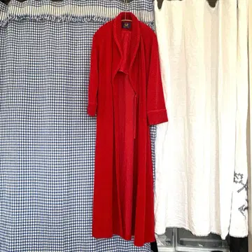 빈티지 가운 빨간색
