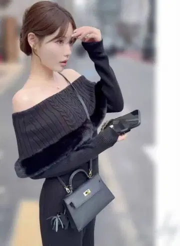 Rady 퍼 오프숄더 니트탑