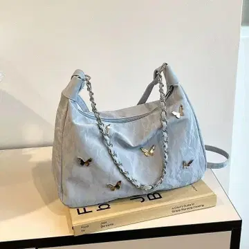 라이트 블루 나비 모티브 숄더백