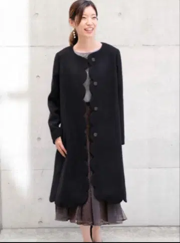 스트로베리 필드 스캘럽 롱 코트