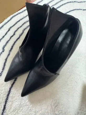 블랙 가죽 스틸레토 하이힐