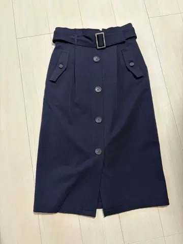 네이비 타이트 스커트 버튼 벨트 포함