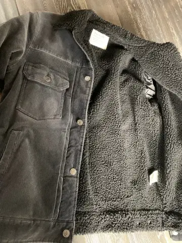 보아 라이닝이 있는 블랙 자켓