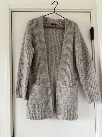 그레이 니트 가디건 긴팔 포켓 부착