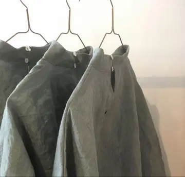 이토 후쿠오카 스모키 블루 린넨 볼륨 상의 이토 후쿠오카