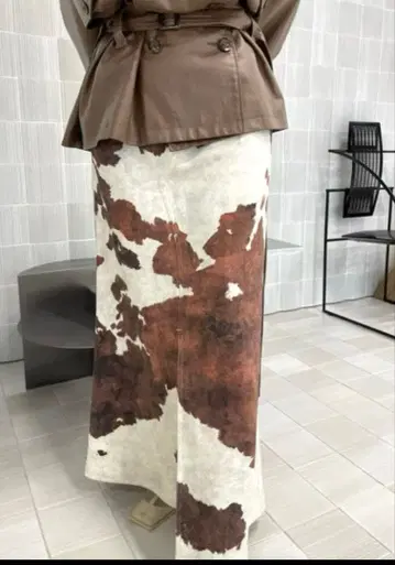 AMERI COW PATTERN SUEDE LIKE SKIRT 브라운