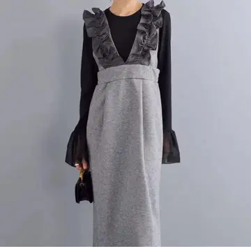 이소재 프릴 숄더 점프 스커트 그레이 Frene 같은 형태